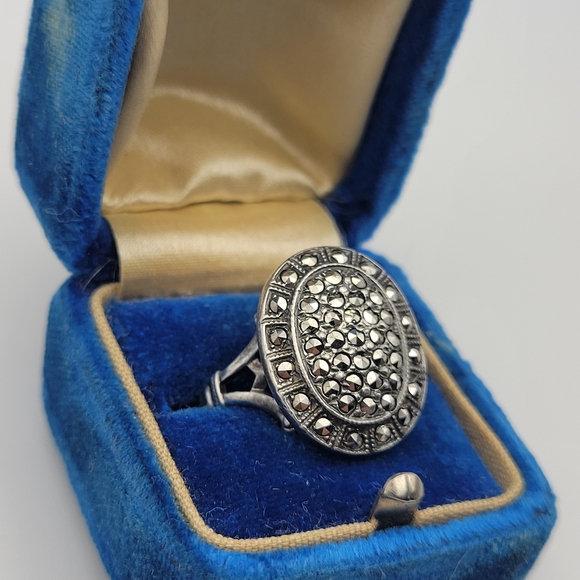 Breathtaking Vintage Sterling Silver Ring with Clustered Marcasites by Theda - Picture 6 of 10